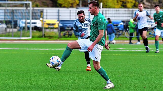 Nervenstark: Sechs Minuten vor Schluss verwandelte Jonas Krumm einen Foulelfmeter für den FC Zell zum 2:1-Sieg bei den SF Schliengen.