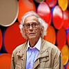 Verhüllungskünstler Christo vor dem monumentalen Kunstwerk &bdquo;Mastaba&ldquo; in der Maeght-Stiftung. Der Künstler Christo, der vor ...