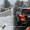 Der Stau in der Richthofenstraße zieht sich zum Berufsverkehr um 16.20 Uhr bis an die Kreuzung der Waldstraße (dieses Bild) und darüber ...