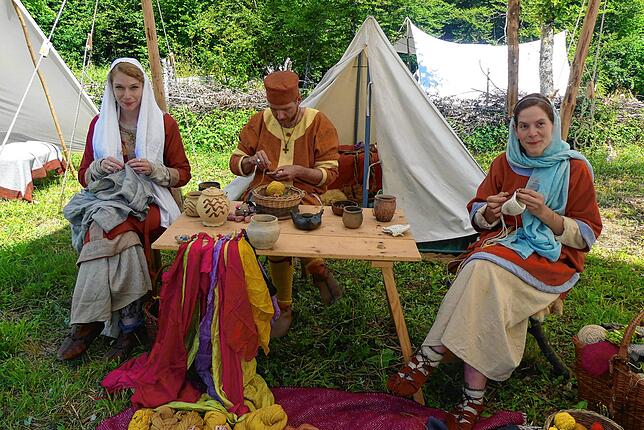 Bild 8: Zeitreise auf dem Campus Galli: Living-History-Gruppen zeigen Leben im Mittelalter