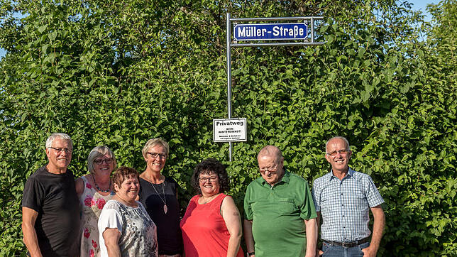 Konrad und Georgine Müller, Helene Müller, Regina Fischer, Jutta Sauter, Leo Müller und Peter Müller (von links).