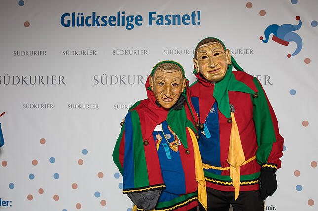 Bild 17: An der SÜDKURIER-Fotowand: Das sind die Gäste beim Stockacher Narrengericht (1)