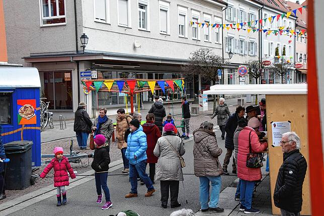 Bild 19: Bilder vom Laufnarrenmarkt am Stockacher Narrenbaum und im Bürgerhaus