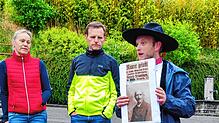 Jonas Götz in der Kluft des Zimmermanns, stellt alte aber auch heutige Handwerksberufe in Bettmaringen vor.