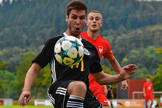 Bild 8: FC Wallbach setzt sich knapp mit 2:1 gegen den FC Tiengen 08 durch &ndash; und wir haben Bilder
