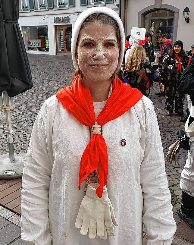 Redakteurin Juliane Schlichter als Geltentrommler.