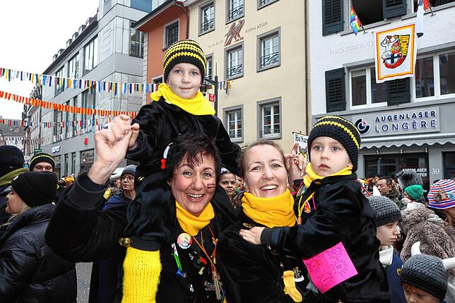 Bild 26: Närrisches Treiben beim Narrenmarkt 2024 in Konstanz