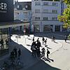 Besonders nach Schulschluss treffen sich viele Jugendliche auf dem Karlsplatz, um zu chillen und zu quatschen. Manche stört das, aber ...