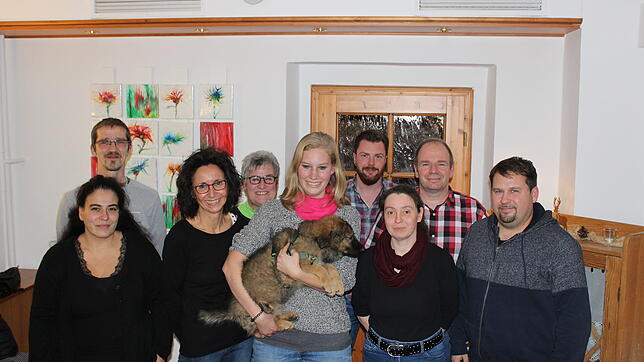 Sie sind jetzt Mitglieder im Tierschutzverein: (von links) Ana Geraldo, Heintje Liebig, Lydia Hartmaier, Andrea Günthner, Kerstin ...
