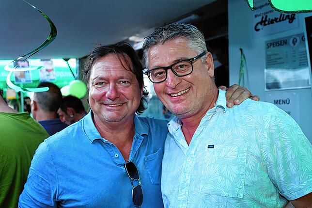 Bild 13: Feierlaune mit der Gretle-Band beim Dettinger Dorffest - hier gibt’s die schönsten Bilder