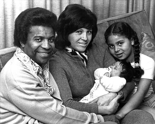 Roberto und Mireille Blanco 1971 mit Tochter Mercedes und Baby Patricia. 2012 wurde die Scheidung der Blancos rechtskräftig.