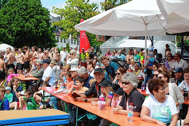 Bild 12: Bilder vom Hafenfest-Sonntag mit einer großen Turn-Show (2)