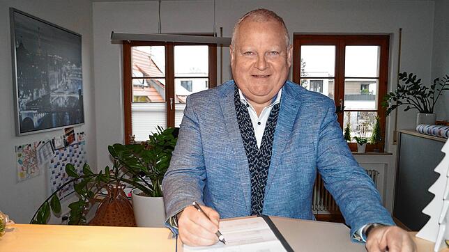 Im neuen Jahr hat Bürgermeister Daniel Heß neben Energiesparmaßnahmen und Straßensanierung auch die Vorbereitungen für das Umsetzen ...