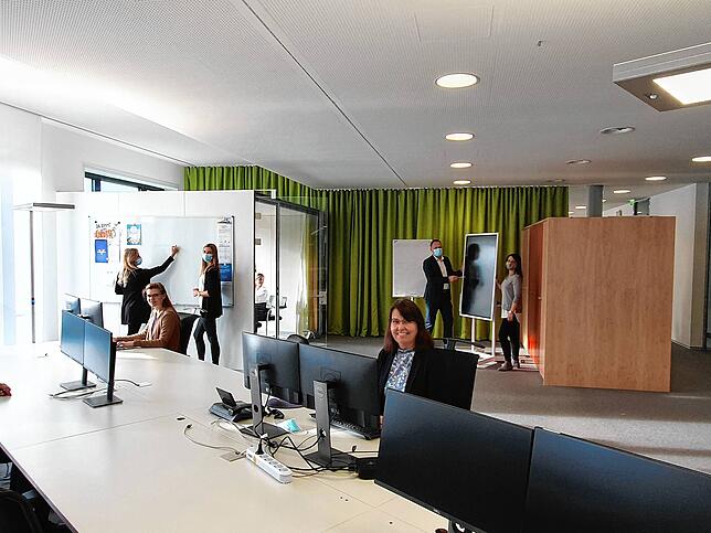 Klappt bei der technischen Fusion alles, kann in diesem neu gestalteten Großraumbüro in Villingen dann passgenau in Schwarzwald, Hegau ...