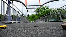 Bild : Brückenbau mit Nervenkitzel: Der Einbau der Neuwiesenbrücke für die Pendlerradroute P2