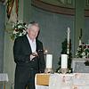Das Anzünden der Kerzen im Gotteshaus ist nur eine der vielen Aufgaben, die Mesner Bernhard Wiesmann seit 55 Jahren in der Pfarrkirche ...