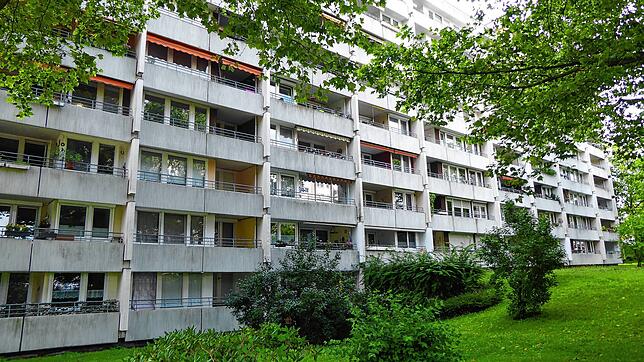 Blick auf die Schwaketenstraße 92. Dabei handelt es sich um Wohnungen, die nicht der Vonovia gehören, sondern im Besitz etwa von ...