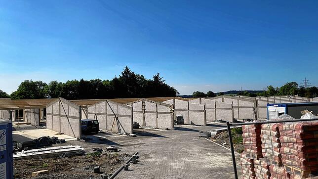 Auf der Steig zwischen Villingen und Schwenningen entsteht an prominenter Stelle ein großes Gebäudeensemble. (Storage24, Selfstorage, ...