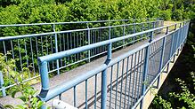 Die Holzbrücke am Ende der Zollernstraße. Eine wirtschaftliche Sanierung erscheint nach den Ausschreibungsergebnissen aussichtslos, ...