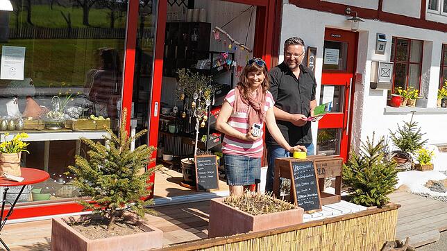 Alexandra und Martin Pfeifer,  Betreiber des Kultur-Ladens &bdquo;Landei&ldquo; in Wintersulgen, gehen neue Wege in der Krise.