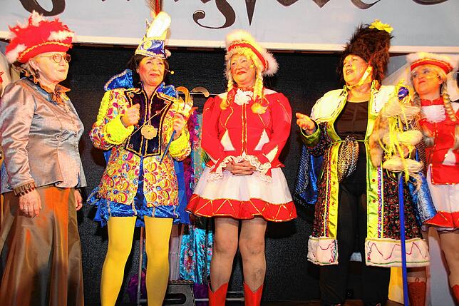 Die Jungfere kennen keine Tabus, sogar Kölner Karneval gibt es beim Alt-Jungfere-Obed im kleinen Saal im Theater am Ring 2020.