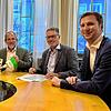 Der neue Häfler Oberbürgermeister Simon Blümcke (Zweiter von links) mit seinen Bürgermeisterkollegen (von links) Fabian Müller, Dieter ...