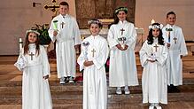 Sechs Kinder aus Großschönach und Aftholderberg durften mitten im Sommer doch noch zum Tisch des Herrn, nachdem die Corona-Pandemie ...