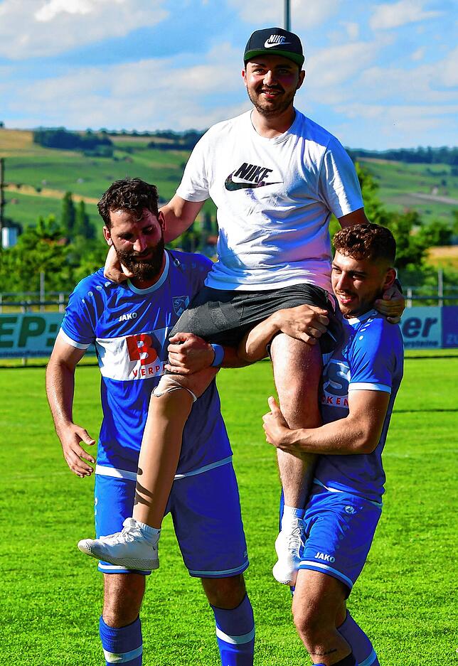 Aufstieg zum Abschied: Welchen Stellenwert Sylvio Kech als Co-Trainer beim FC Erzingen hat, zeigte nicht nur diese Szene, als ihn ...