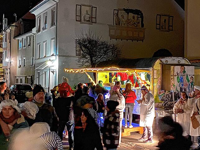 Bild 23: Weiße Narren ziehen durch Stockach: Die schönsten Bilder vom Hemedglonkerumzug und der Verbrennung