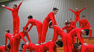Eine großartige Show boten die Jungs des Turnverein Erzingen mit ihrer Version aus dem Film „Charlie und die Schokoladenfabrik“. Bei ...