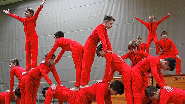 Eine großartige Show boten die Jungs des Turnverein Erzingen mit ihrer Version aus dem Film „Charlie und die Schokoladenfabrik“. Bei ...