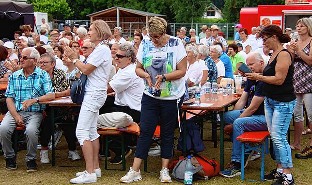 Rund 1000 Besucher waren beim ersten „Schlager-Sommer“ im Seepark dabei und wenn es nach Veranstalter Lothar Böhler geht, wird es 2026 ...