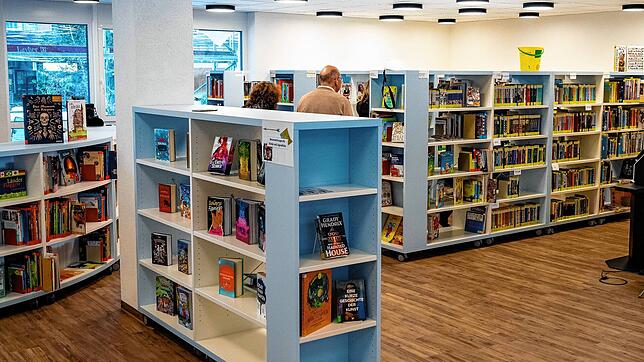 Die neue Stadtbibliothek im ehemaligen Irma-Gebäude – hier gibt‘s die Anmeldekarten. Foto: Hans-Jürgen Götz