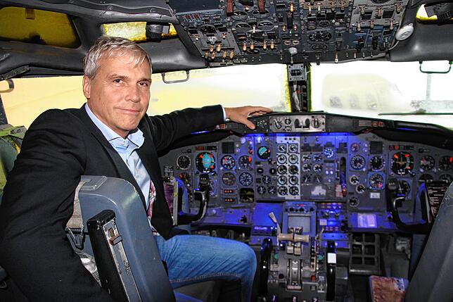 David Dornier im Cockpit der Landshut. Bei ihm herrscht dieser Tage Frust, über die Entscheidung, die Maschine in Berlin auszustellen. ...