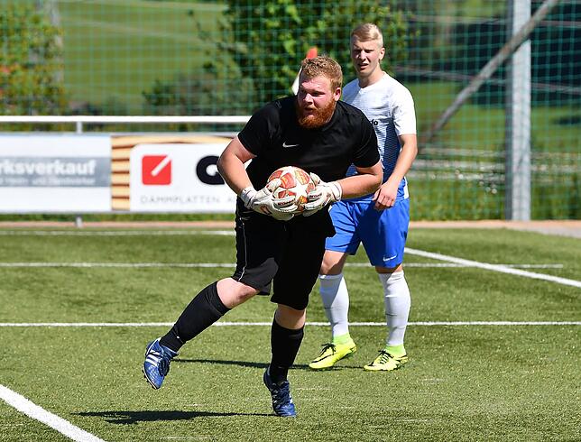 Bild 20: FC RW Weilheim rettet sich dank eines 11:2-Sieges gegen die Spvgg. Brennet-Öflingen &ndash; und wir haben Bilder!