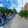 (Archivbild) Der Bahnübergang an der Fahrradstraße ist hochfrequentiert. Täglich fahren hier mehrere tausend Radler. Doch nicht jeder ...