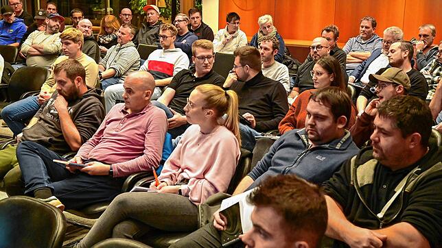 Vertreter von Fasnachtsvereinen aus dem Schwarzwald-Baar-Kreis informieren sich über Genehmigungsverfahren des Landratsamtes für die ...