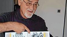 Hans Pfitzer bei der Präsentation der Festschrift für den Gesangverein. Bild: Bantle