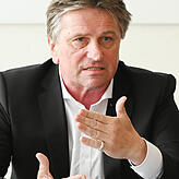 Manfred Lucha ist seit Mai 2016 Minister für Soziales und Integration im Kabinett Kretschmann II.