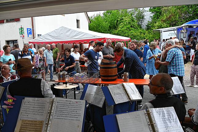 Bild 12: Bilder vom Fassanstich und ein Hafenfest-Rundgang mit dem neuen Bürgermeister Christoph Stolz