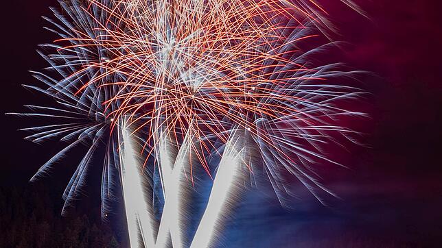 Spektakuläre Bilder malt das Feuerwerk in den Triberger Weihnachtshimmel.
