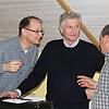 Die Gründer der Initiative "Freie Bauern", Reinhard Jung aus Brandenburg und Alfons Wolff aus Sachsen-Anhalt, im Gespräch mit Landwirt ...