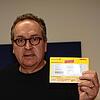 Friedrich Theiss ärgert sich. Er wohnt mitten in Allmannsdorf, doch sein DHL-Paket soll er nicht im nahen Postladen abholen. Eine Karte ...