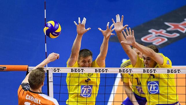 Im Play-offs Finale verlor der VfB Friedrichshafen (Michal Finger links, Andreas Takvam) gegen die Berlin Recycling Volleys. Am Sonntag ...