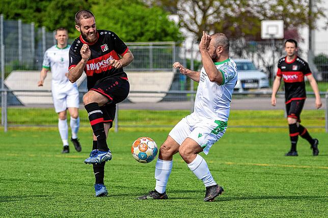 Bild 6: SV Herten setzt sich mit 4:2 gegen den FC Rot-Weiß Weilheim durch &ndash; und wir haben Bilder!