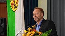 Bürgermeister Matthias Weckbach bei der Einwohnerversammlung in Bodman-Ludwigshafen im Oktober 2022.