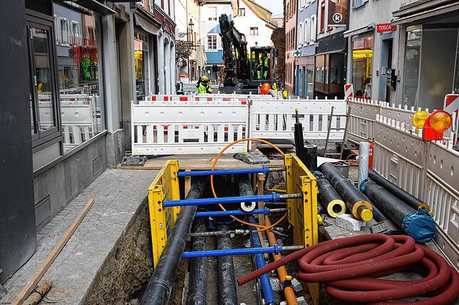 Für den Fortschritt der Bauarbeiten für die Verlegung der Fernwärmeleitungen in der Bad Säckinger Altstadt ist auch gutes Wetter eine ...