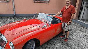 67 Jahre alt und kein bisschen leise: Der rote MG von Armin Labor gehört schon seit den Achtzigern zur Familie. Und das soll auch so ...