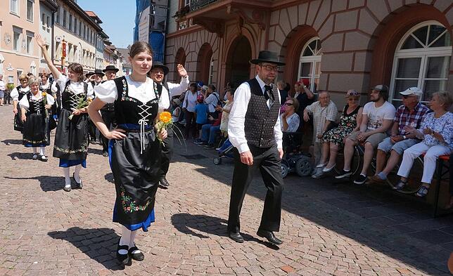 Mit Tradition: Diese schmucken Trachtenträger gehören zur Volkstanzgruppe Ottoschwanden.