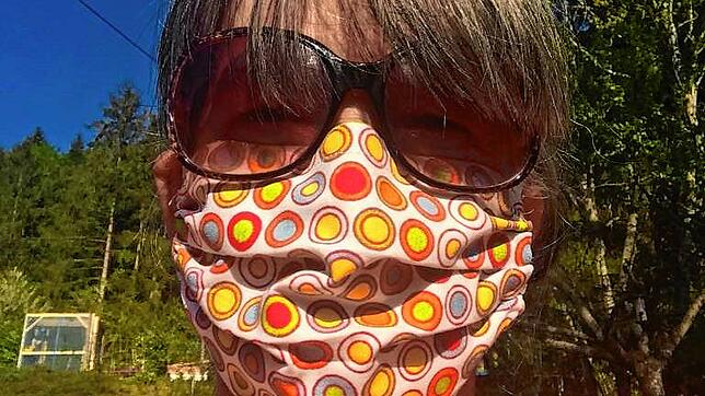 Mit buntem Stoff können die Masken sogar echt stylisch sein.